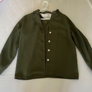 Aritzia Wilfred Freeform Shirt 2019-2020 collection in olive green.